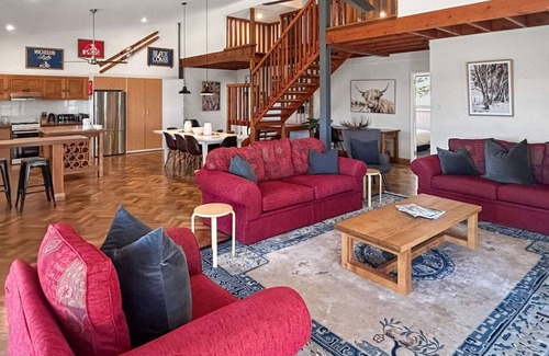 Jindabyne House | Frogmouth Hutte 4 bedroom house in bush surrounds