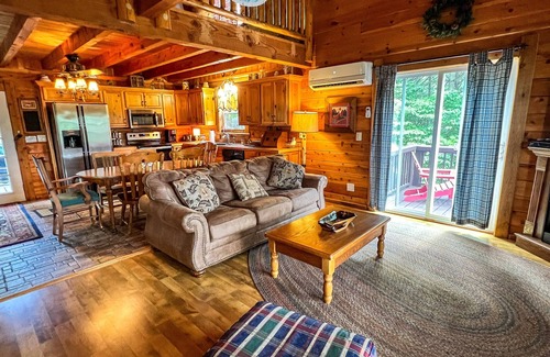 Piney Creek Cabin | From Fireplace Evenings to Deckside Sunsets- Breezy River Has It All
