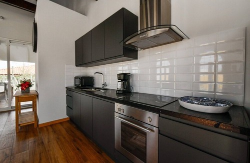 Santa Cruz House | From its exclusive nature location, the secluded villas embrace open-air layouts.