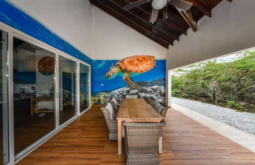 Santa Cruz House | From its exclusive nature location, the secluded villas embrace open-air layouts.