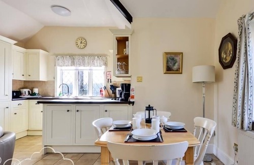 Dorchester Cottage | FROME LODGE HOUSE, pet friendly, with open fire in Dorchester
