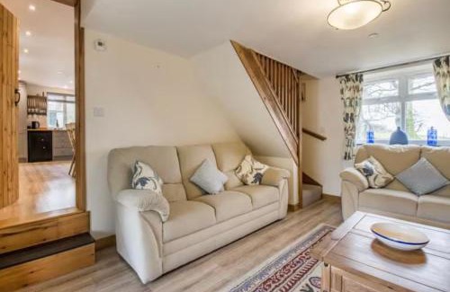 Bethania House | Frondeg Bach