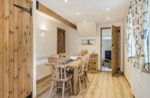 Bethania House | Frondeg Bach