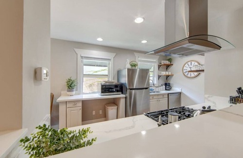 Coronado Apartment | Front Building 1-4 - B Ave Bungalows · Four 1/1 Units, 5-10 Min Walk to Coronado Beach!