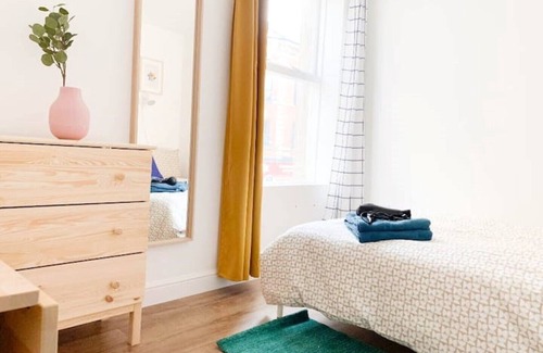 Thorpe Satchville House | FRONT DOUBLE BEDROOM NEAR INFIRMARY