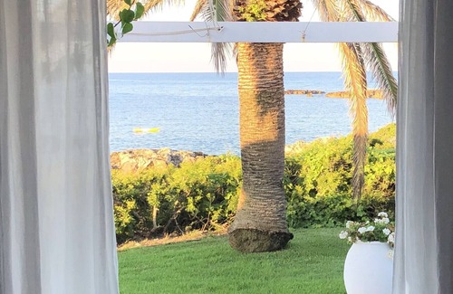 Binisafua Villa | Front-line villa with free WiFi