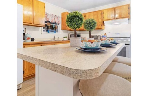 Blossvale Apartment | Front of Koozy Kottage w/ Lake Access & Kayaks!