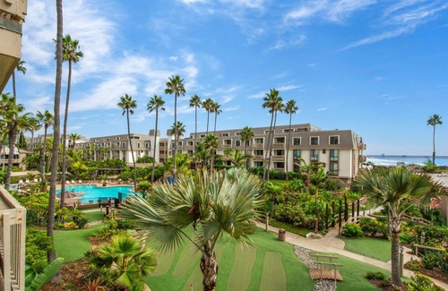Oceanside Condo | Front Row Ocean View. Studio, Luxury Remodel. E210 North Coast Village