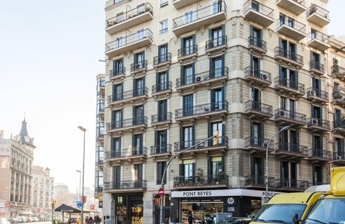 Eixample Apartment | Front row seats for the Barcelona Show