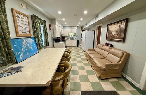 Venice Boat Rental | FRONT ROW VENICE MARINA 3 Beds 1 Bath Sleeps 10 HUGE FRONT DECK W/D ICE WIFI &TV