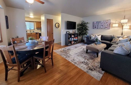 Lynden Apartment | Front Street Retreat - A cozy, 2-bedroom apartment in the heart of Lynden!