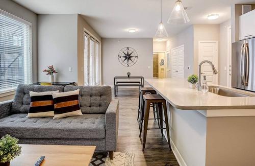 Highland Apartment | Frontdesk | 1 BR Apt near Elisabet Ney Museum