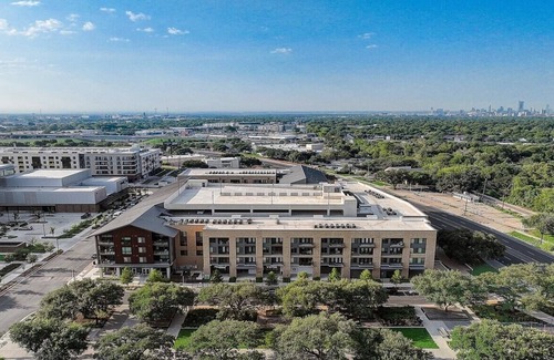 Highland Apartment | Frontdesk | 2 BR Apt short drive to Lake Travis
