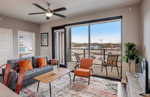 Highland Apartment | Frontdesk | 2 BR Apt short drive to Lake Travis