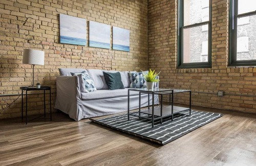 Warehouse District Apartment | FRONTDESK 50 4th Ave Apts North Loop Warehouse District