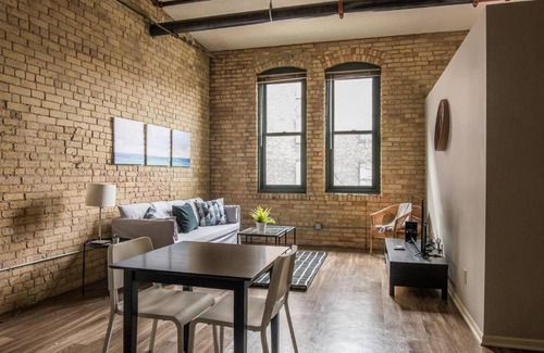 Warehouse District Apartment | FRONTDESK 50 4th Ave Apts North Loop Warehouse District