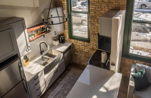 Warehouse District Apartment | FRONTDESK 50 4th Ave Apts North Loop Warehouse District