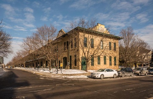 Warehouse District Apartment | FRONTDESK 50 4th Ave Apts North Loop Warehouse District