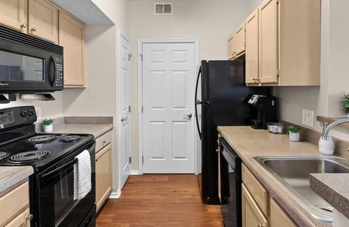 North Shore Apartment | Frontdesk | Bright 1 BR on the North Side
