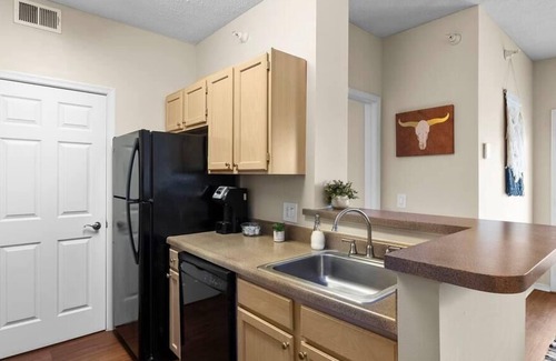 North Shore Apartment | Frontdesk | Bright 1 BR on the North Side