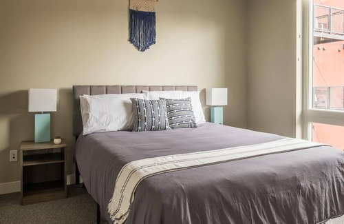 Nicollet Island Apartment | Frontdesk | Hip + Open 1BR Apt near the River
