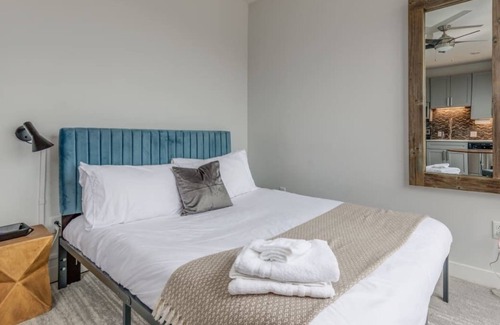 Soulard Apartment | Frontdesk | Open Studio Apt near St Louis Arch