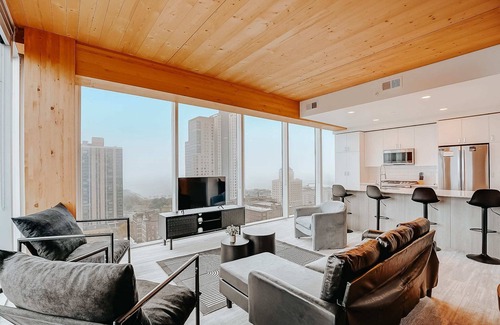 East Town Apartment | Frontdesk | Showy 3 BR Apt by Cathedral Sq Park