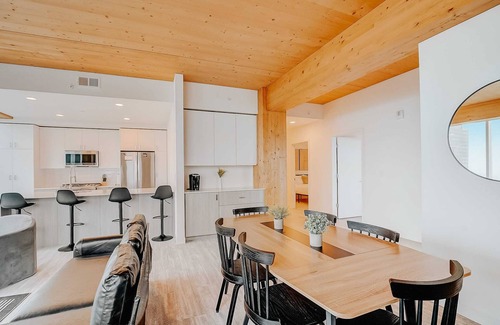 East Town Apartment | Frontdesk | Showy 3 BR Apt by Cathedral Sq Park