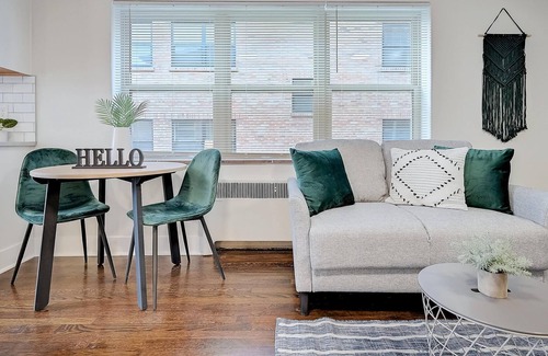 Walnut Hills Apartment | Frontdesk | Sunny Studio near Museums