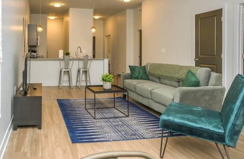 Downtown Des Moines Apartment | Frontdesk | Updated 2 BR with Parking