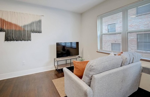 Walnut Hills Apartment | Frontdesk | Walnut Hills Spacious Studio