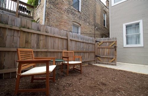 Bucktown Apartment | FRONTDESK Wicker Park 2 BR Apt with Courtyard