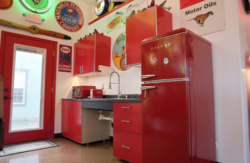 Gillette House | Frontier Vintage Station