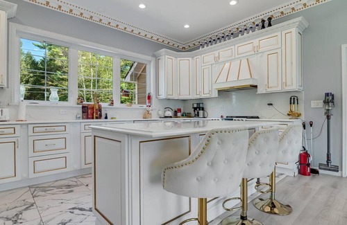 Blakeslee Ski Chalet | Frontlake Luxury Pocono Mansion