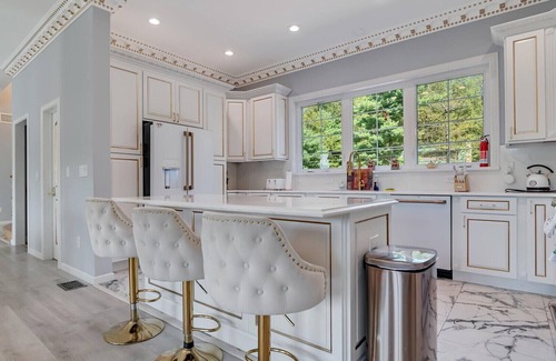 Blakeslee Ski Chalet | Frontlake Luxury Pocono Mansion