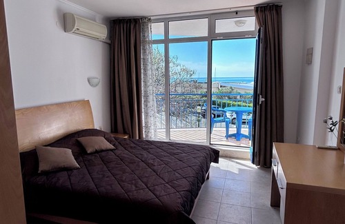Sveti Vlas Apartment | Frontline-beach 40m. Large airy appt. Balconies overlooking beach, sea & marina