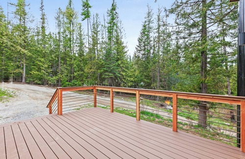 Sagle House | Fry Creek Forest Escape - Perfect for Families & Close to Silverwood!