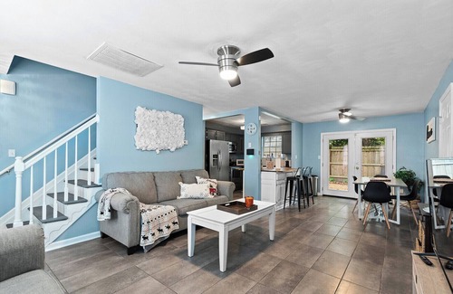 North Newport News House | Ft. Eustis/Williamsburg Winery/Busch Gardens Comfy Home