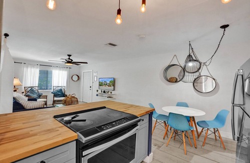 Lake Ridge Apartment | Ft. Lauderdale Beach Artistic Oasis w/BBQ
