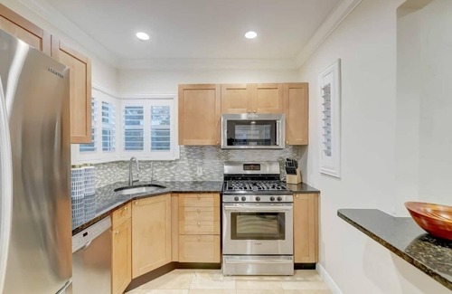 Victoria Park House | Ft Lauderdale Family Home w/Studio Cabana & Pool
