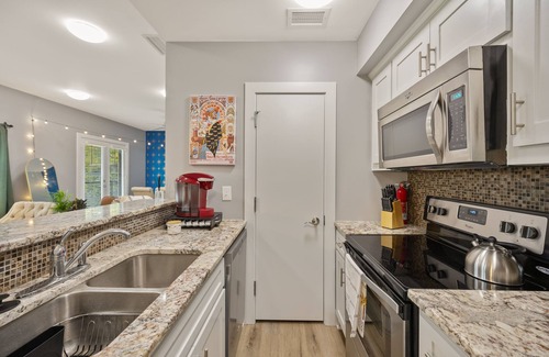 Fort Worth Apartment | Ft Worth Southside Loft 204- Walk to Magnolia Ave!