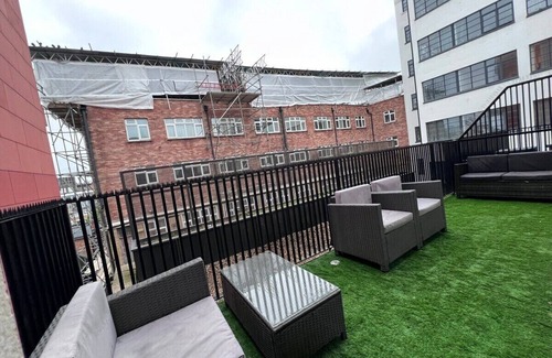 Whitechapel Apartment | FT53 Penthouse Rooms