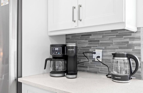 Coral Ridge Isles House | FTL Home - King BD, Heated Pool, Waterfront