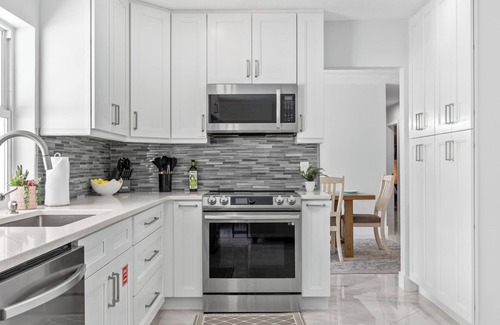 Coral Ridge Isles House | FTL Home - King BD, Heated Pool, Waterfront