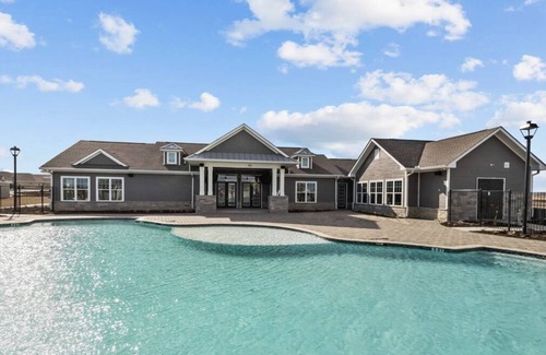 Fort Worth Apartment | FtWorth NR DFW airport Wifi gym pool 1/1 Garage