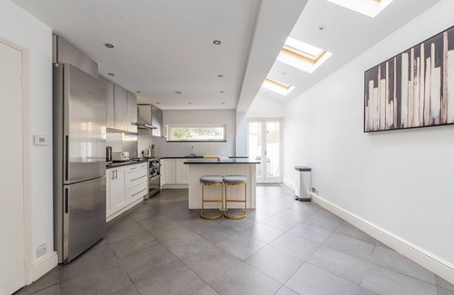 Fulham Broadway House | Fulham Spacious & Luxe House w/Parking & Garden