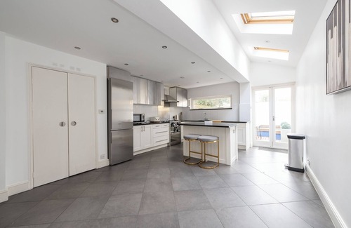 Fulham Broadway House | Fulham Spacious & Luxe House w/Parking & Garden
