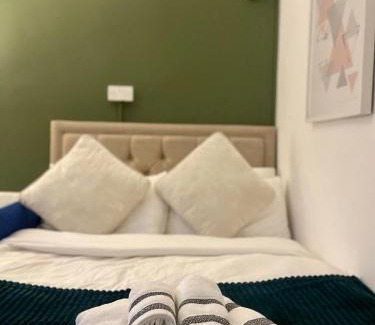 Munster Apartment | Fulham studio flat