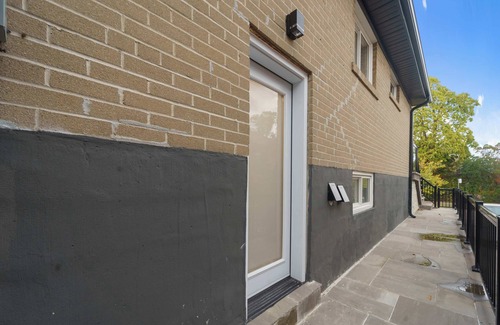 Toronto House | Full 2 Bdrm Private Unit w/parking