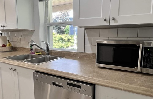 South Central Apartment | Full 2 bedroom Suite near Hospital, Downtown & Lake. Kelowna's Natures Oasis